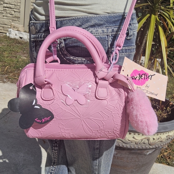 BETSEY JOHNSON PINK EMBOSSED BUTTERFLY BARREL CROSSBODY w/FLUFFY HEART TASSEL - Picture 2 of 10